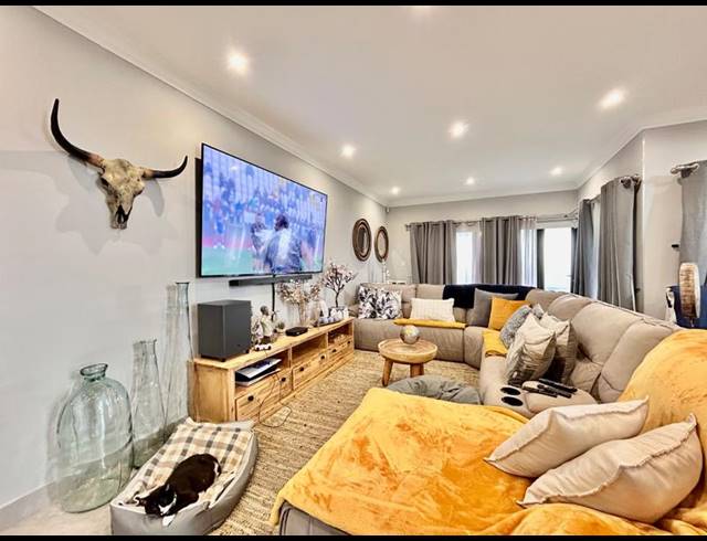 4 BEDROOM HOUSE FOR SALE IN EVERGLADES ESTATE